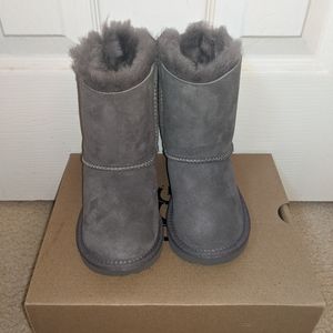 UGG Bailey Bow II Boot- Grey size 7  ( toddler)